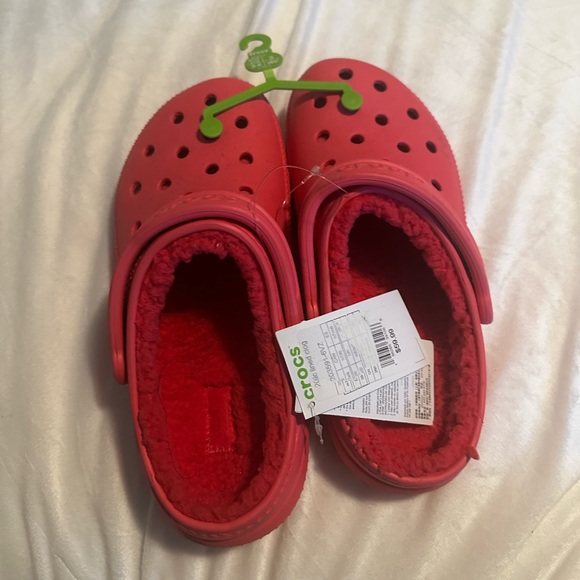 🆕 Fuzzy CROCS - Picture 3 of 5